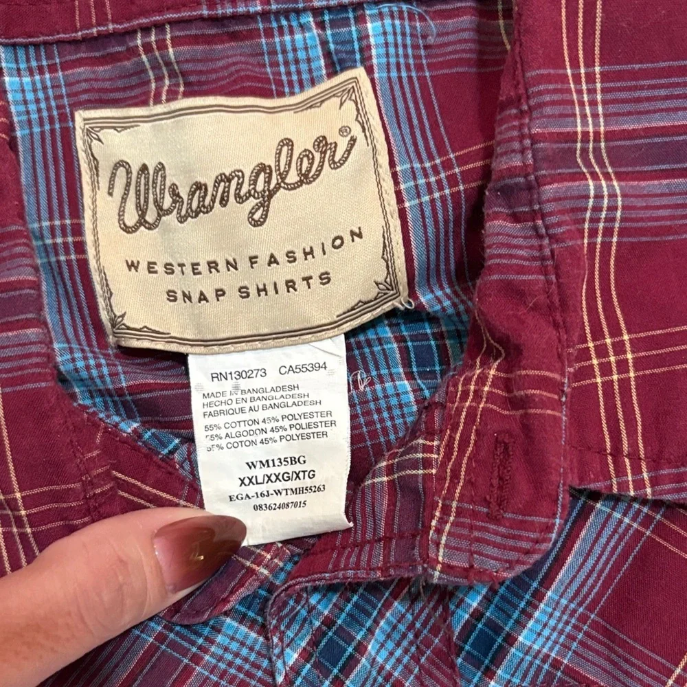 Wrangler Men's Burgundy and Blue Plaid Western Fashion Snap Shirt